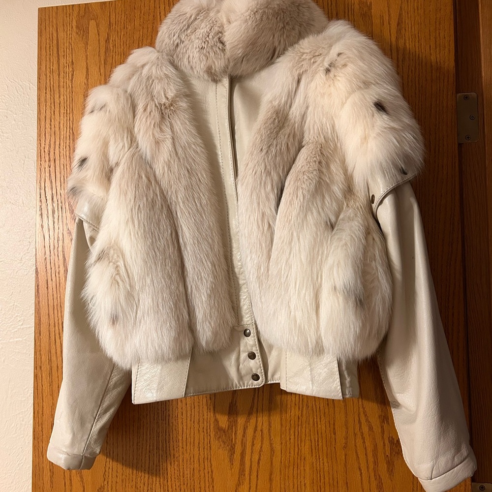 Real fox fur and genuine leather bomber jacket, detachable sleeves